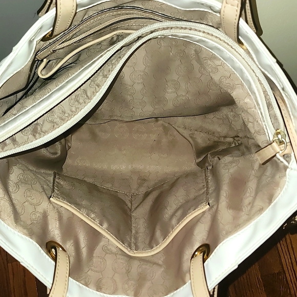 ⭐️ Michael Kors Jet Set MK Logo White Patent Tote Bag - Picture 4 of 7